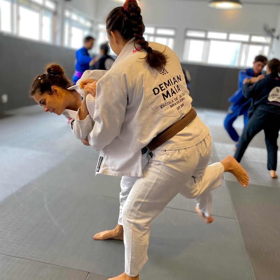 Turma feminina da Escola Demian Maia